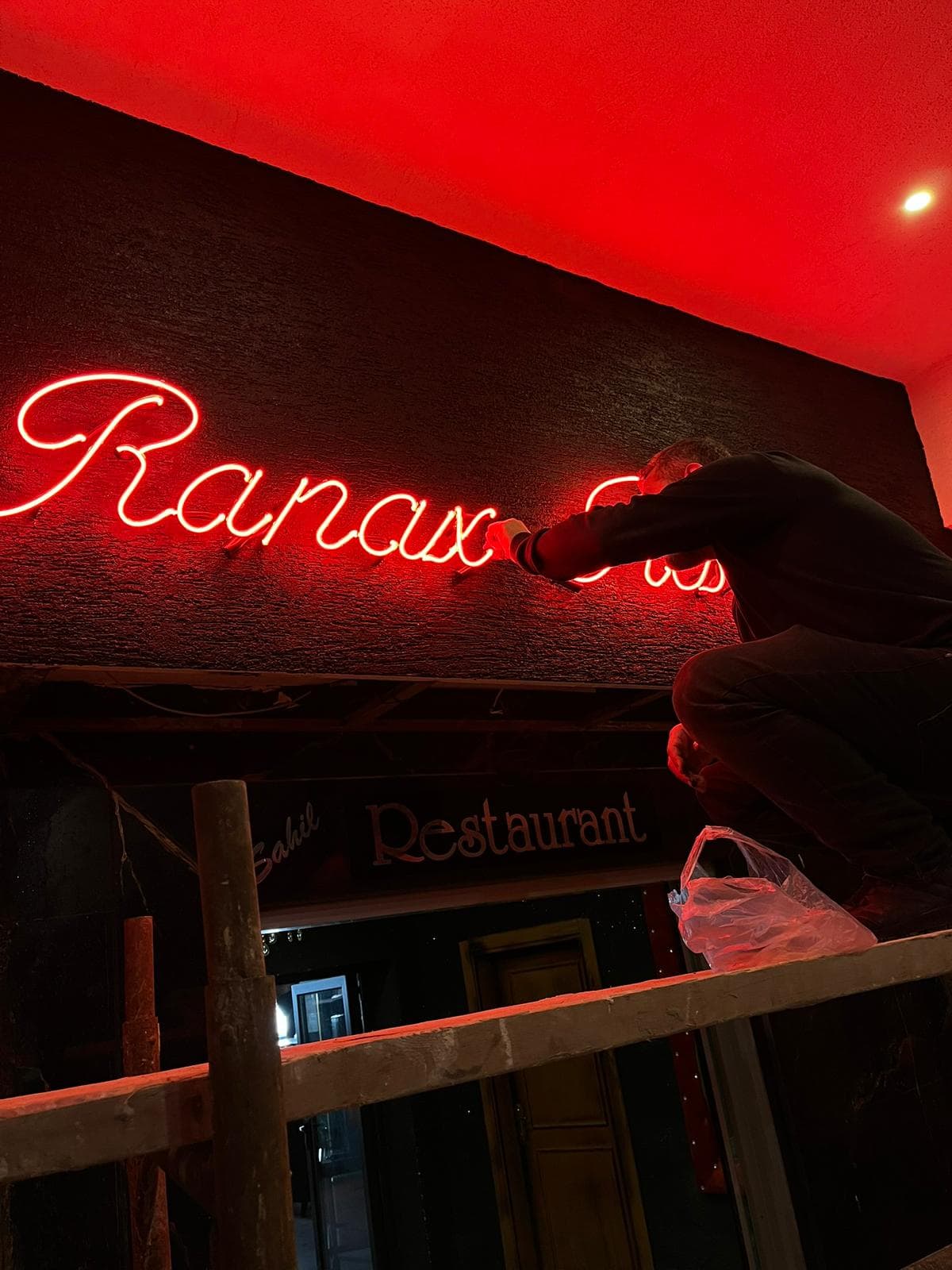 Cam neon yerinde — açma testi öncesi